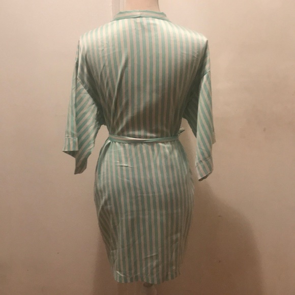 Forever 21 Robe - Picture 4 of 7